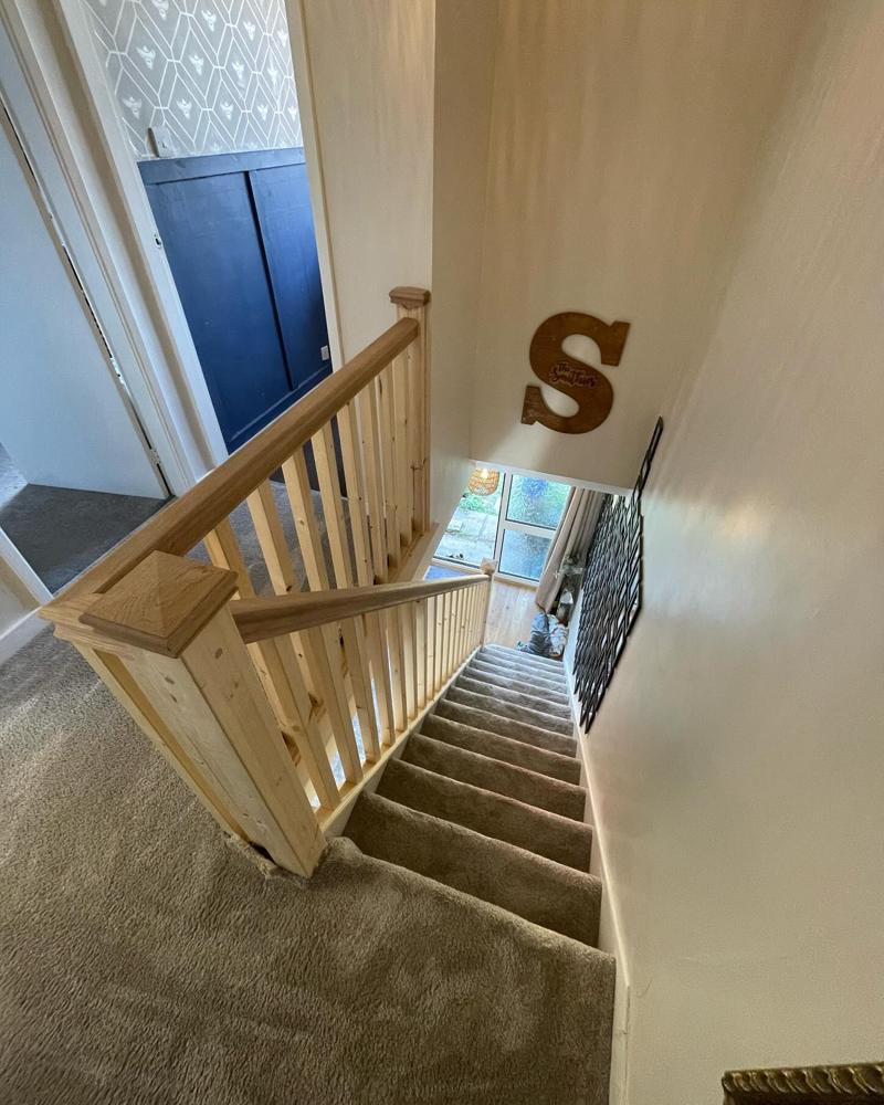 Oak staircase and landing balustrade